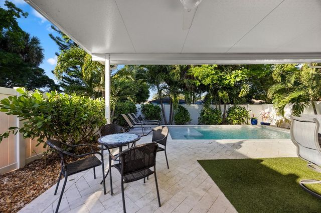 325 NE 34th St, Oakland Park, FL 33334