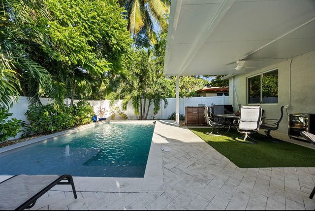 325 NE 34th St, Oakland Park, FL 33334