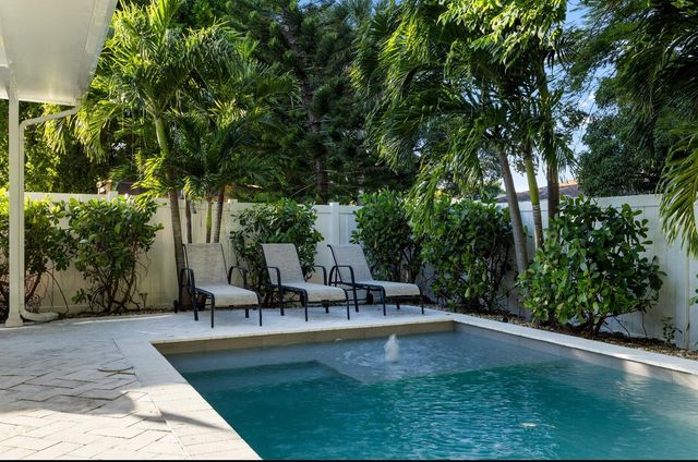 325 NE 34th St, Oakland Park, FL 33334