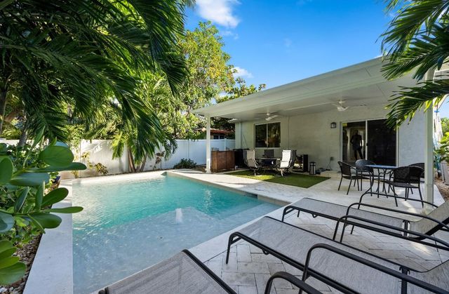 325 NE 34th St, Oakland Park, FL 33334