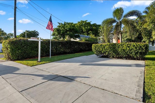 325 NE 34th St, Oakland Park, FL 33334