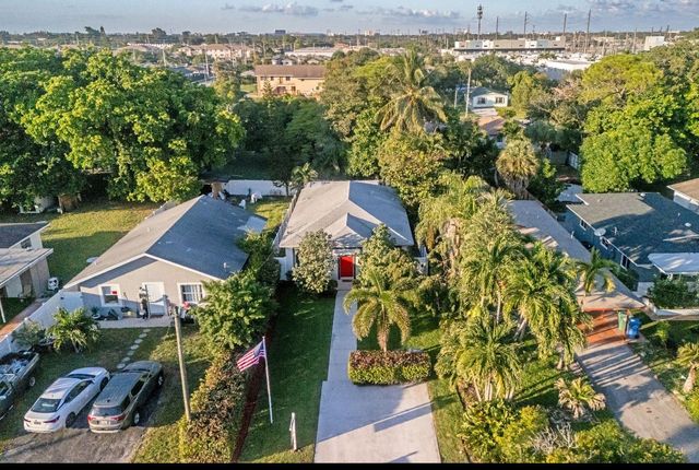 325 NE 34th St, Oakland Park, FL 33334