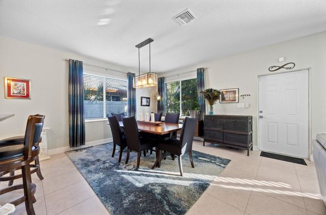 325 NE 34th St, Oakland Park, FL 33334