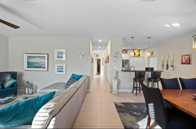 325 NE 34th St, Oakland Park, FL 33334