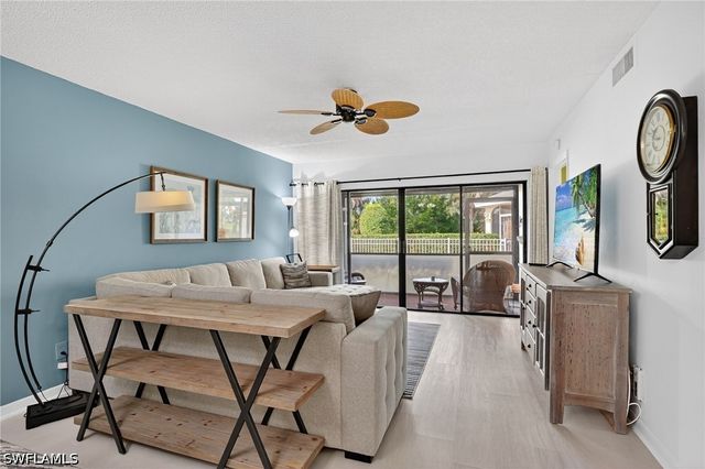 705 Augusta BLVD 705-4, Naples, FL 34113
