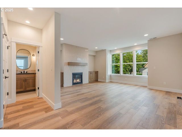 456 Se Haddock Ln, Hillsboro, OR 97123