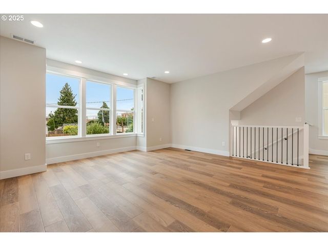 456 Se Haddock Ln, Hillsboro, OR 97123