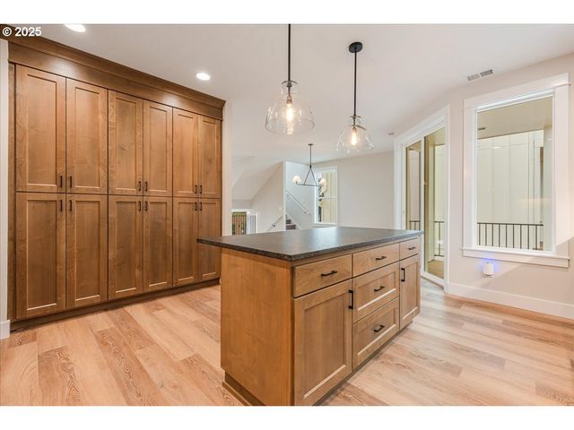 456 Se Haddock Ln, Hillsboro, OR 97123