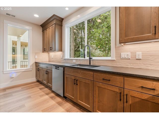 456 Se Haddock Ln, Hillsboro, OR 97123