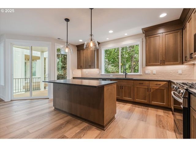 456 Se Haddock Ln, Hillsboro, OR 97123