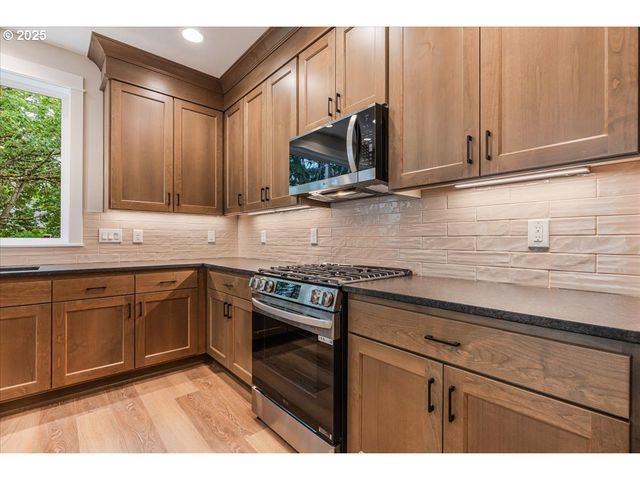 456 Se Haddock Ln, Hillsboro, OR 97123