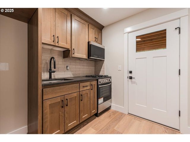 456 Se Haddock Ln, Hillsboro, OR 97123