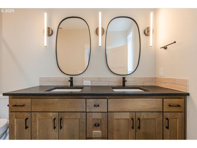 456 Se Haddock Ln, Hillsboro, OR 97123