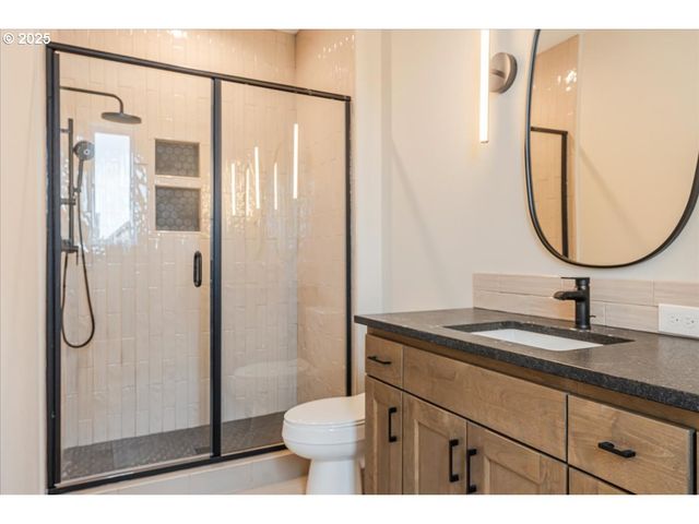 456 Se Haddock Ln, Hillsboro, OR 97123