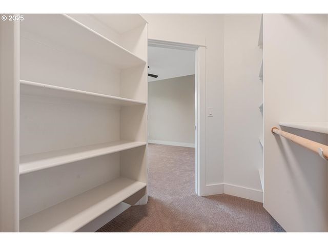 456 Se Haddock Ln, Hillsboro, OR 97123