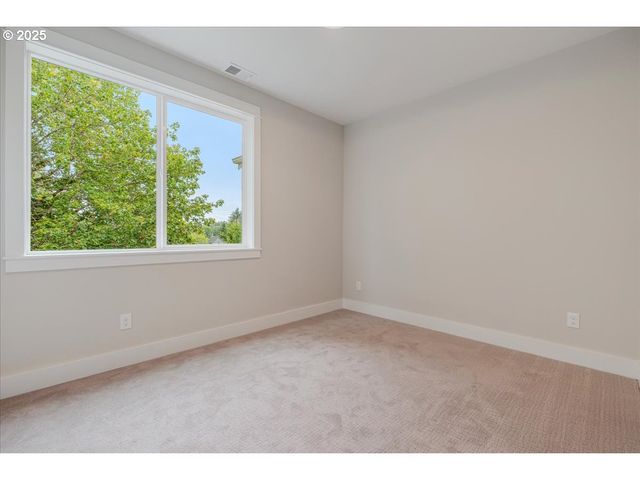 456 Se Haddock Ln, Hillsboro, OR 97123