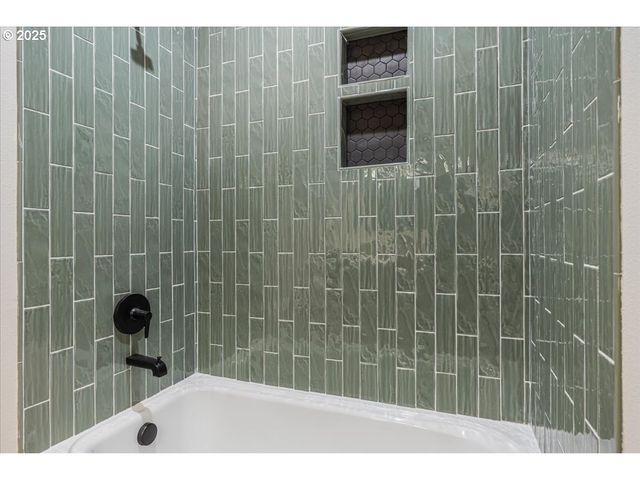 456 Se Haddock Ln, Hillsboro, OR 97123