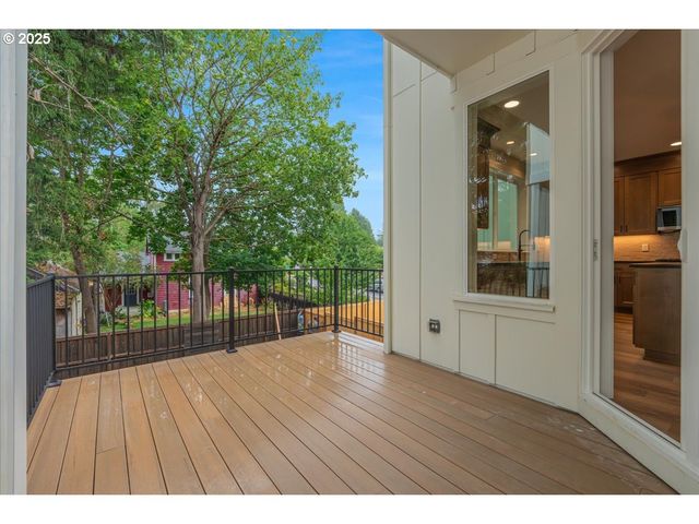 456 Se Haddock Ln, Hillsboro, OR 97123