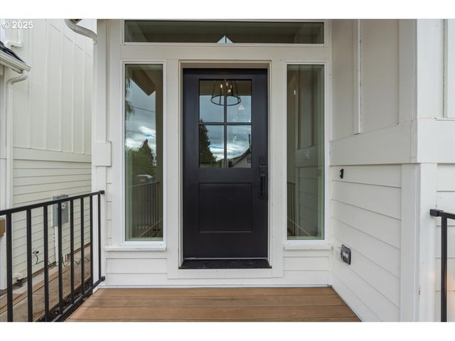 456 Se Haddock Ln, Hillsboro, OR 97123