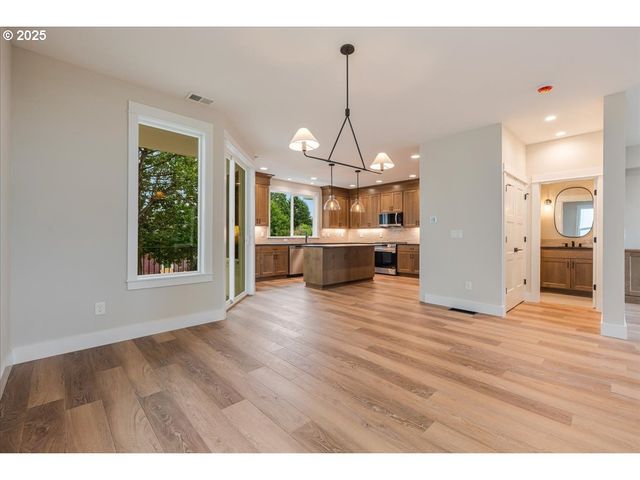 456 Se Haddock Ln, Hillsboro, OR 97123