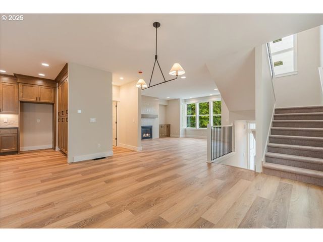 456 Se Haddock Ln, Hillsboro, OR 97123