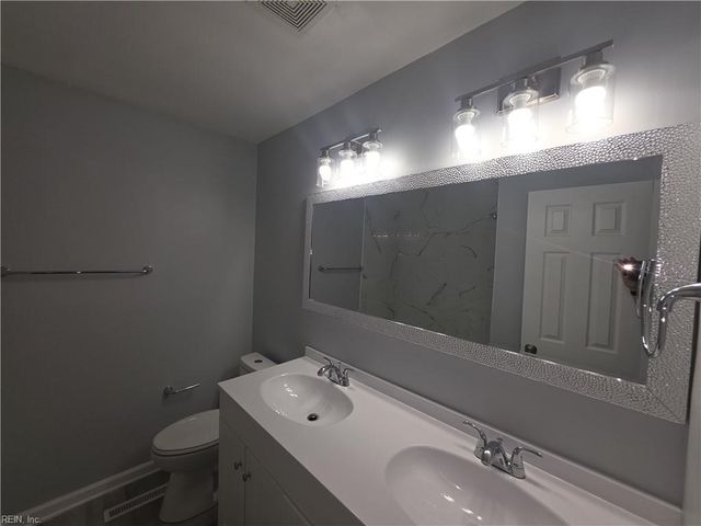 725 Potter RD, Chesapeake, VA 23320