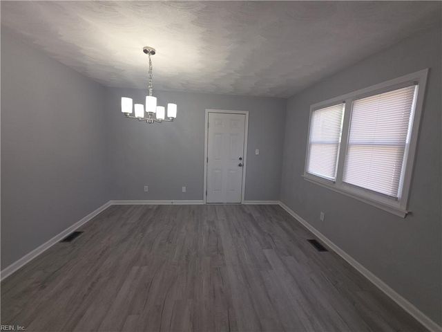 725 Potter RD, Chesapeake, VA 23320