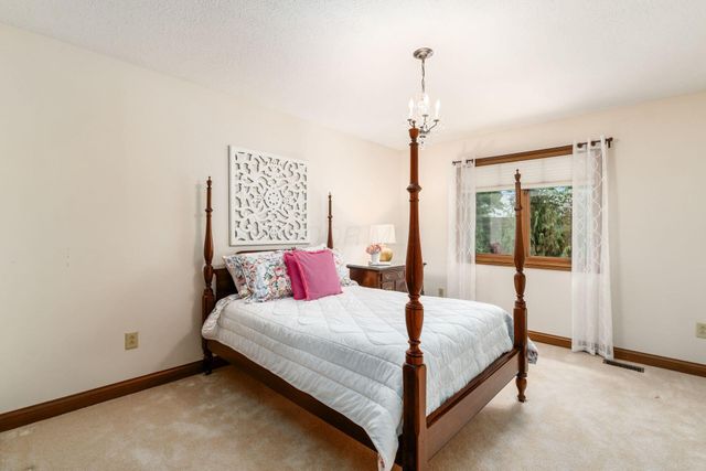 980 Landings Loop N, Westerville, OH 43082