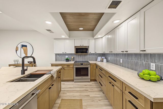 7638 E EDGEMONT Avenue, Scottsdale, AZ 85257