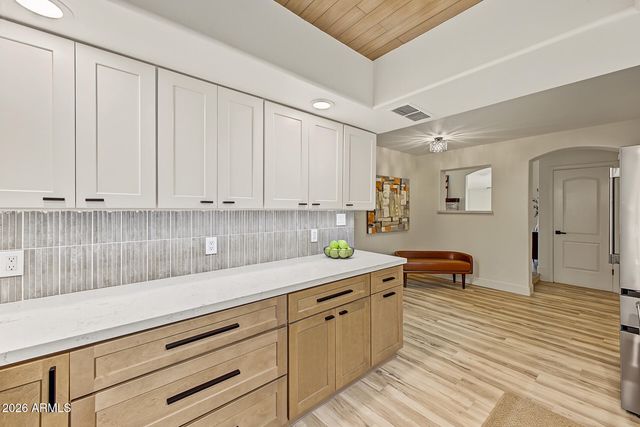 7638 E EDGEMONT Avenue, Scottsdale, AZ 85257