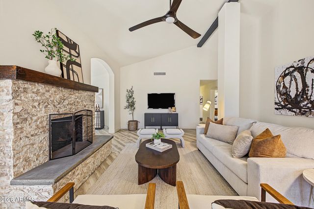 7638 E EDGEMONT Avenue, Scottsdale, AZ 85257