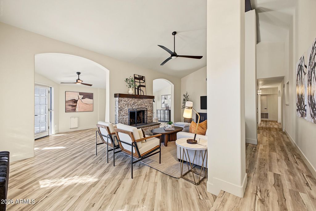 7638 E EDGEMONT Avenue, Scottsdale, AZ 85257 — photo 5