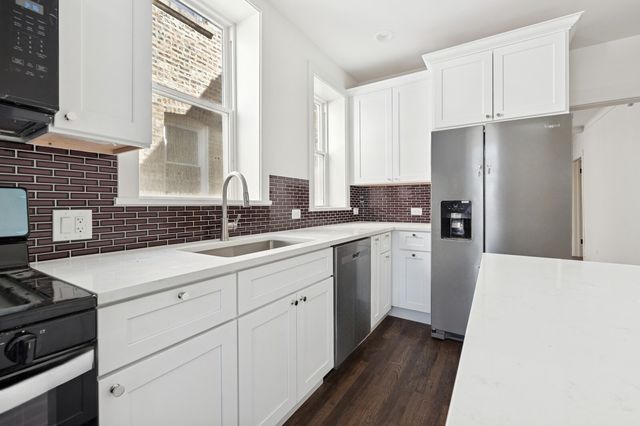1446 W Catalpa Avenue, Chicago, IL 60640