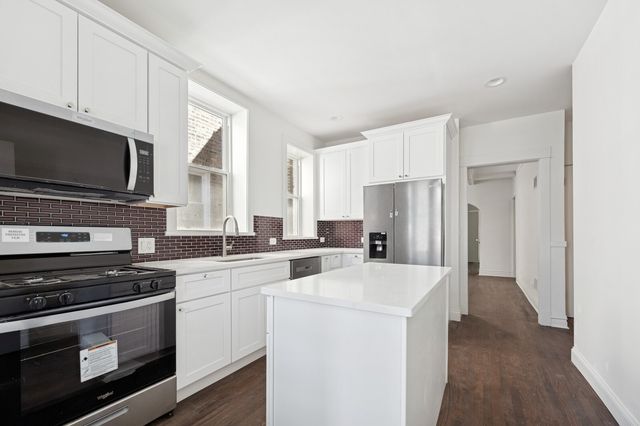 1446 W Catalpa Avenue, Chicago, IL 60640
