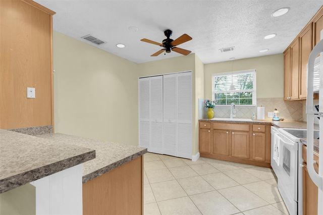 4224 LAKE UNDERHILL ROAD 8B8, Orlando, FL 32803