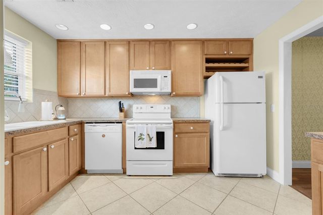 4224 LAKE UNDERHILL ROAD 8B8, Orlando, FL 32803