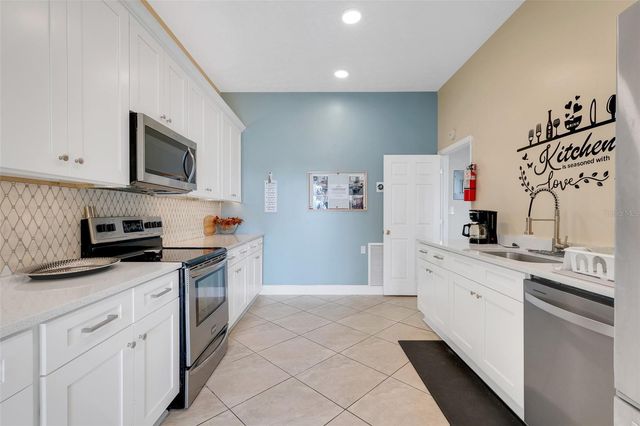 4224 LAKE UNDERHILL ROAD 8B8, Orlando, FL 32803