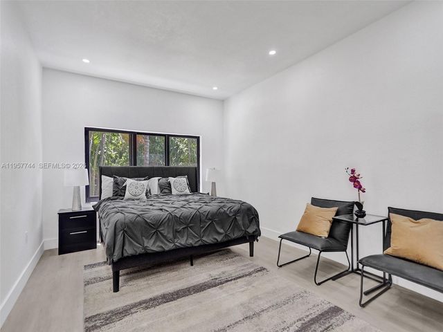 759 NE 127th St, North Miami, FL 33161