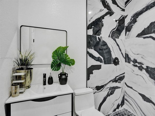 759 NE 127th St, North Miami, FL 33161