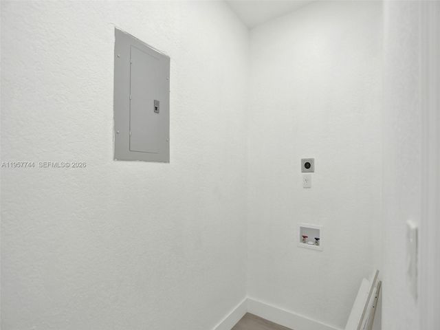 759 NE 127th St, North Miami, FL 33161