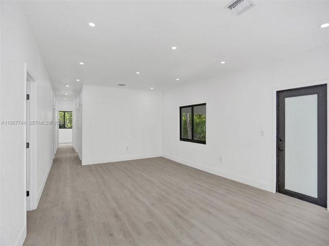 759 NE 127th St, North Miami, FL 33161