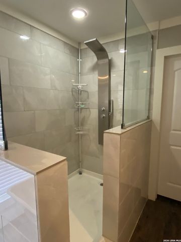 316 County Road 775, Devine, TX 78016