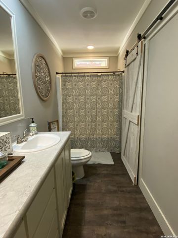 316 County Road 775, Devine, TX 78016