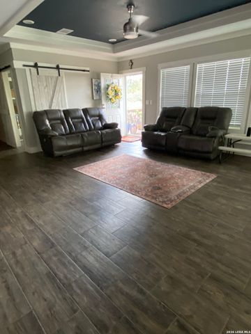 316 County Road 775, Devine, TX 78016