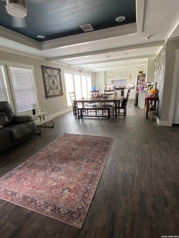 316 County Road 775, Devine, TX 78016