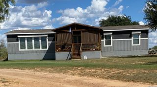316 County Road 775, Devine, TX 78016