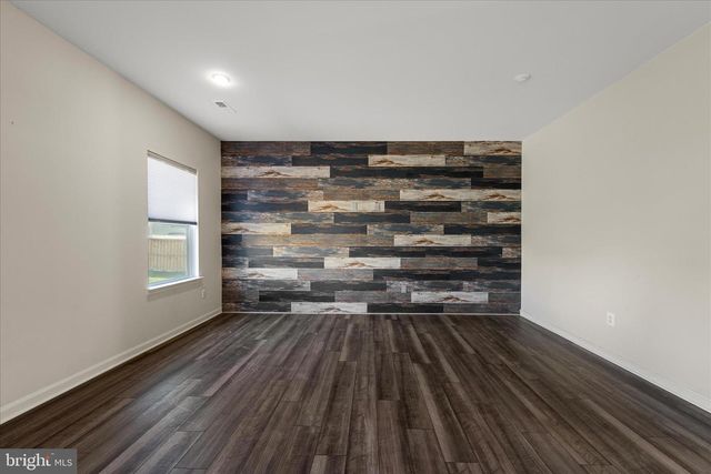 77 SIGNAL KNOB COTTAGE DR, Strasburg, VA 22657