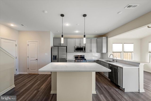 77 SIGNAL KNOB COTTAGE DR, Strasburg, VA 22657