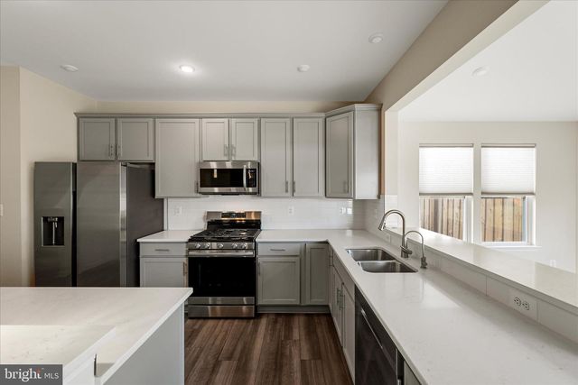 77 SIGNAL KNOB COTTAGE DR, Strasburg, VA 22657