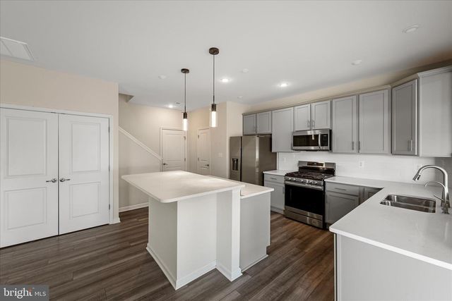 77 SIGNAL KNOB COTTAGE DR, Strasburg, VA 22657